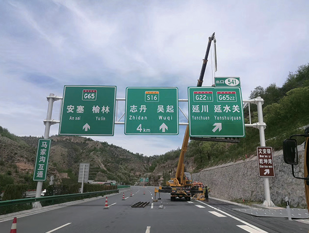 Highway sign cleaning